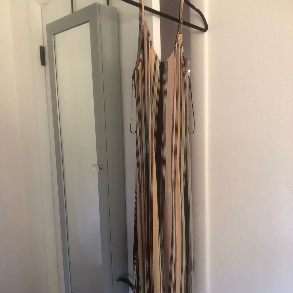 RVCA size XS dress has a slit